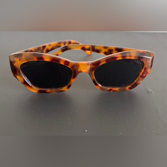 I-Sea Accessories - I-SEA Women's Sunglasses - Beck -  Tortoise/Brown  - Polarized -comes with Case